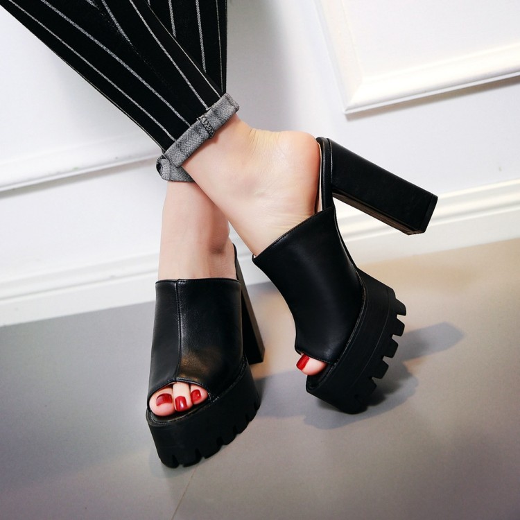 Minimalist Slippers with Mid Heel and Platform - Image 3
