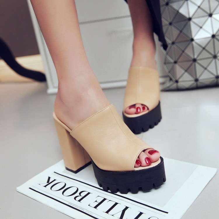 Minimalist Slippers with Mid Heel and Platform - Image 4