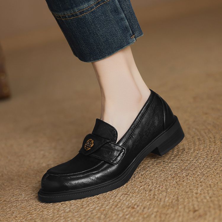 Deep Mouth Single Shoes with Metal Detail and Chunky Mid Heel